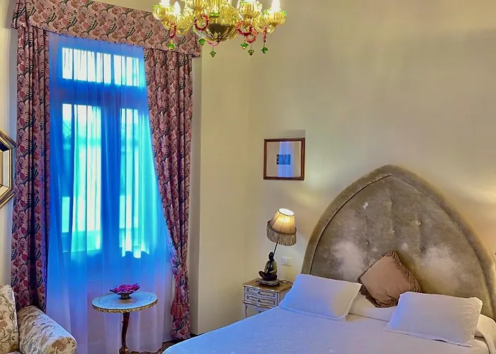 Inn Console Palais Venice