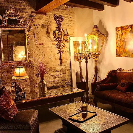 Inn Console - Palais Historique & Romantique *