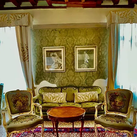 Console - Palais Historique & Romantique Inn