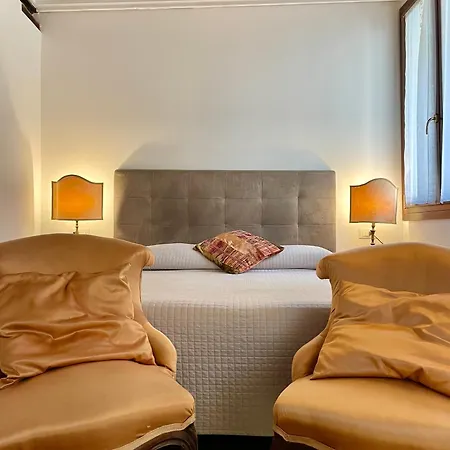 Console - Palais Historique & Romantique Inn Venice