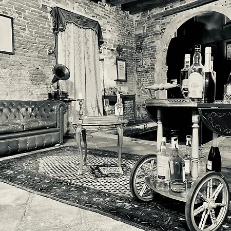 Console - Palais Historique & Romantique Inn Venice