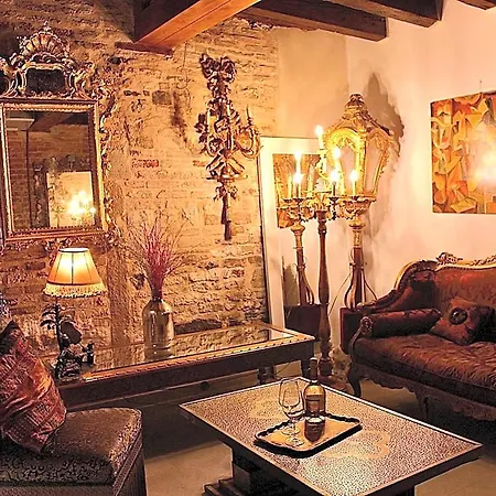 Han/Misafirhane Console Palais Venedik